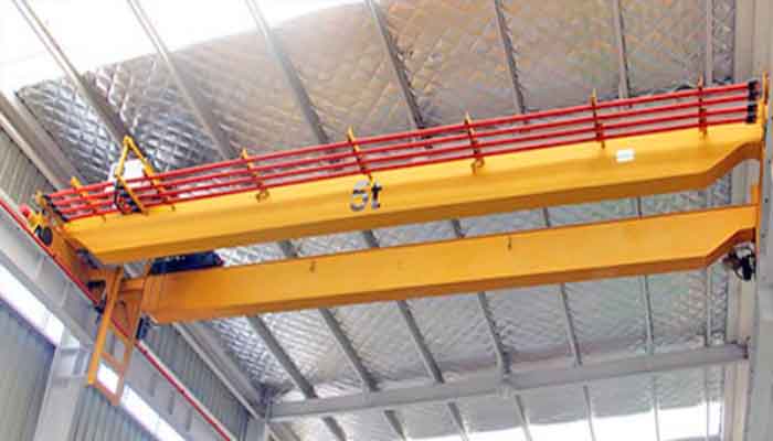 Low headroom, low clearance, and low profil crane