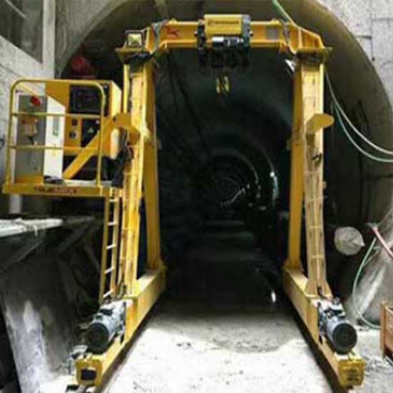 Gantry crane Tunnel gantry crane for limited space application