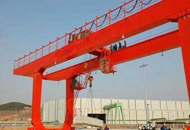 Rail mounted gantry crane with U leg gantry design