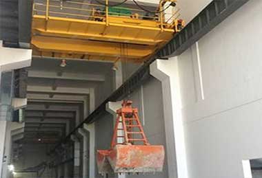 Crane for waste recycling and sorting