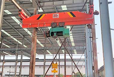 Under running overhead crane for material handling
