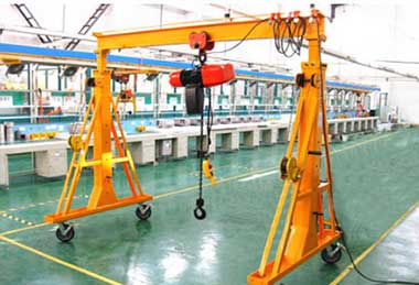 Portable gantry crane for material handling