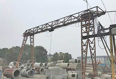 Truss girder gantry crane in precast concrete yard for cement concrete piple handling 