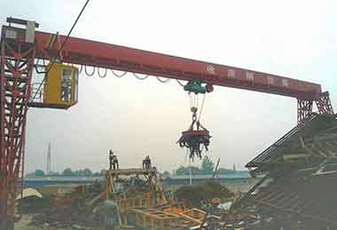 Scrap magnetic crane