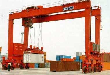 RTG gantry crane for heavy loads handling, especially for container handling 