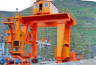 Gantry crane for hydropower stations