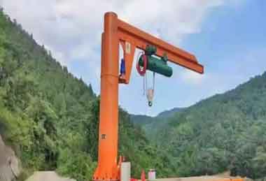 Rotationg jib crane for outdoor use 