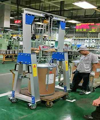 Aluminum gantry crane for light duty material handling  Aluminum gantry crane for light duty material handling