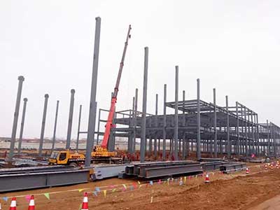 Columns of steel structure erection