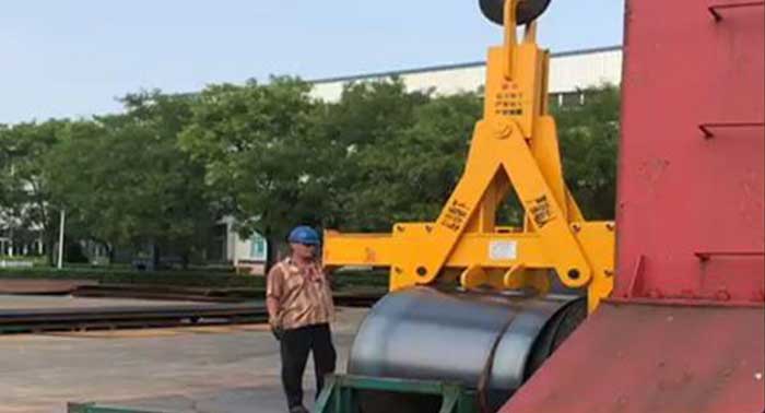 Mechanical coil grab for outdoor gantry crane for horizontal steel coil handling 