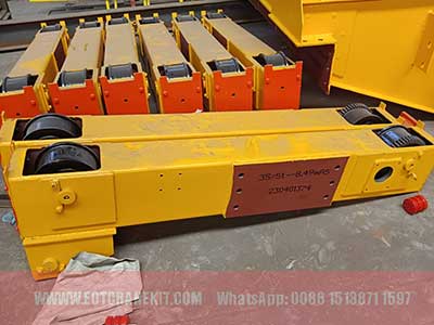 End carriages of main hook and auxiliary hook block overhead cranes