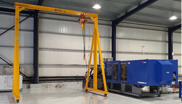 Overhead portable gantry hoist crane system