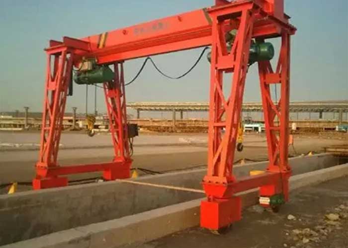Double electric hoists rubber tyred gantry crane on wheels 