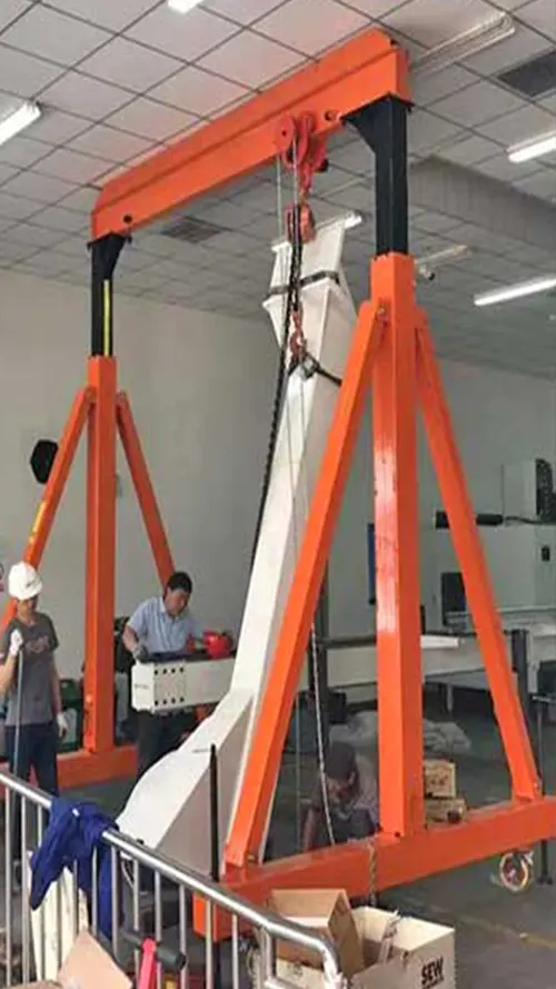 Adjustable height design of movable gantry crane 