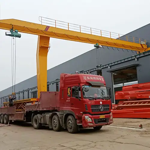 Single girder semi goliath cranes with double hoists for outdoor use