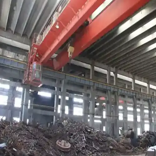 Overhead crane with magnetic chuck for steel scrap handling