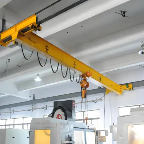 Light freestanding crane with under running bridge crane 