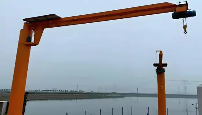 Pillar mounted jib crane on ports with anti-corrosion coating 