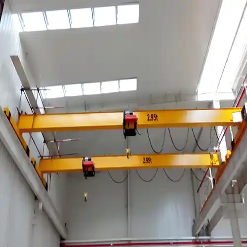 3 ton overhead cranes , 2 units for tandem lifting 