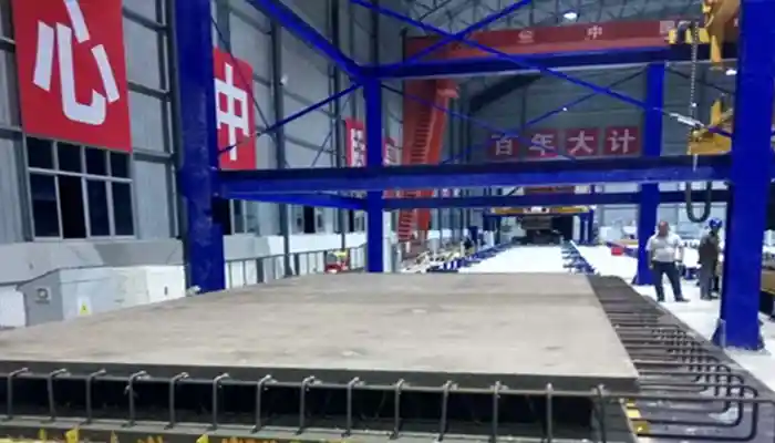 Gantry crane for mold table material handling 