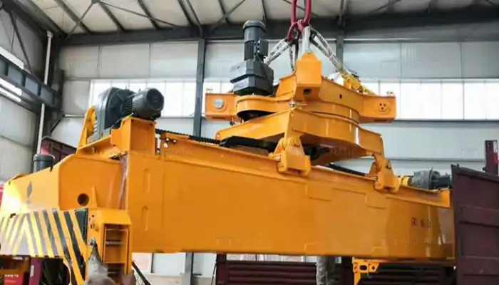 Telescopic container spreader 