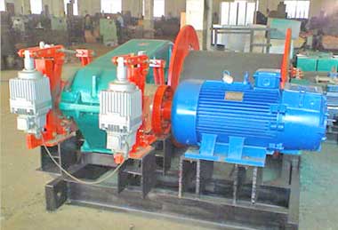 Electric slow speed wire rope winch