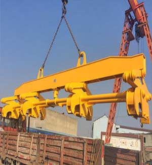 Slab tongs for overhead gantry cranes