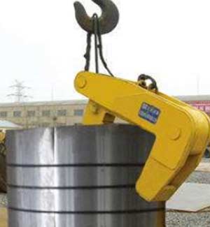 Coil tong under hook devices for overhead travelling cranes