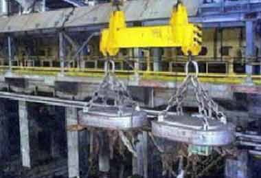 Crane oval lifting magnet with beam spreader for overhead crane and gantry crane