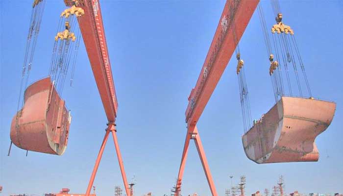 Shipbuilding crane
