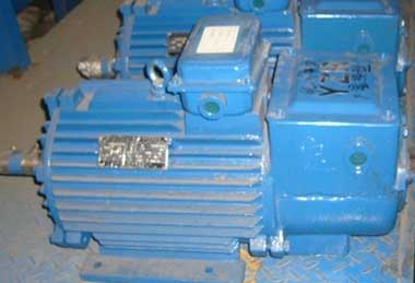 Overhead crane motor and gantry crane motor for hoisting and driving unit