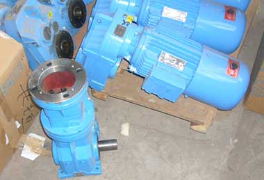 Overhead crane motor and gantry crane motor for hoisting and driving unit