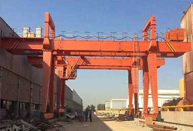 Crane for waste recycling and sorting