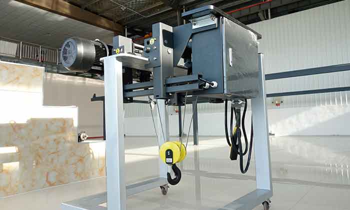 Electrical wire rope hosit for true vetical lifting