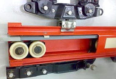Trolley & slider -Running inside the KBK beam / trackproduces little noise and runs smoothly.You can choose a built-in slider
