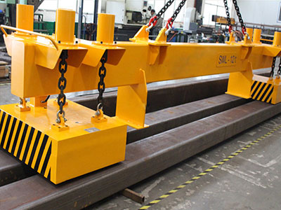 Steel round billets on magnetic bridge crane