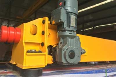 Top end carriage of wall mounted gantry crane 