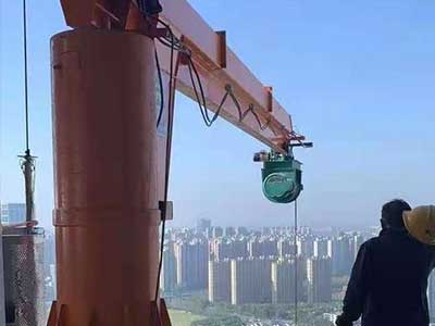 Jib Cranes (Wall-Mounted or Freestanding):
