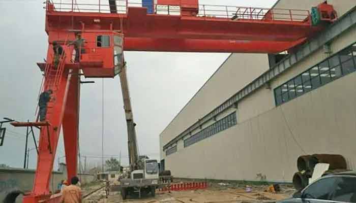Double girder semi gantry crane for outdoor use 
