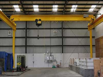 Crane types: Freestanding bridge crane