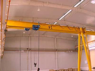 Crane types: Semi gantry crane