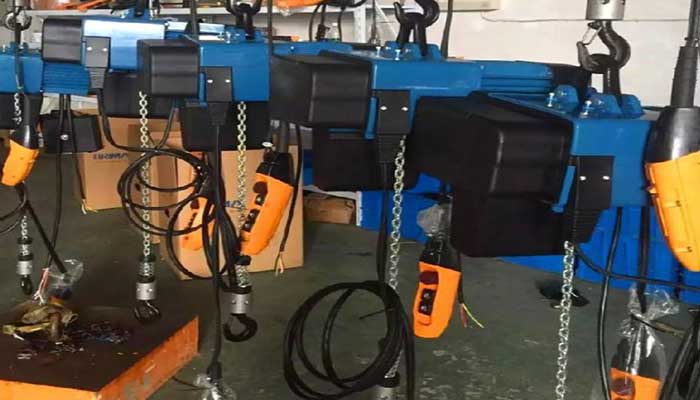 Lug Mounted Portable Electric Hoists: