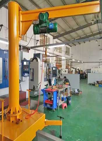 Rolling cantilever jib hoist 
