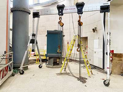 Lightweighted Aluminum Rolling Gantry Crane: