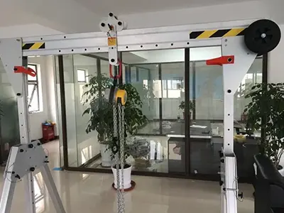 Folding gantry crane with manual chain hoist 