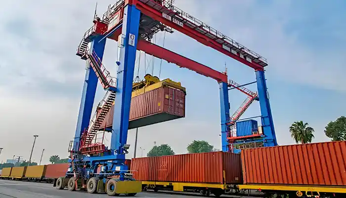 Rubber typed gantry crane for container handling 