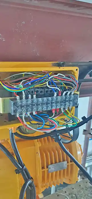 electric chain hoist crane assembly 