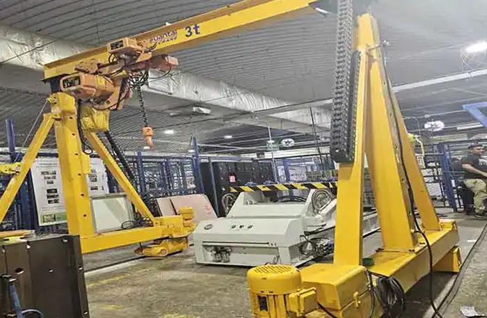A frame portable gantry crane 