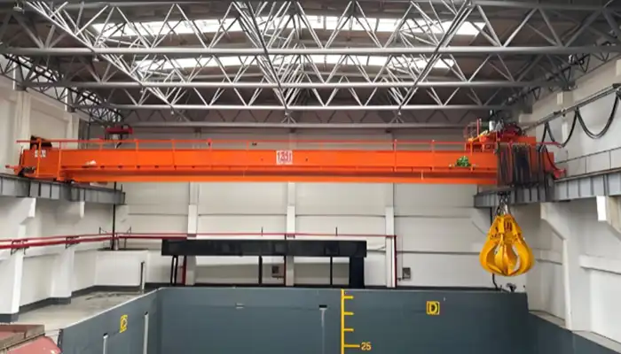 Operator Cabin vs Remote Control Garbage Handling Overhead Crane