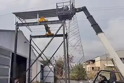 Freestanding overhead cranes for facilities that have no supporting structures